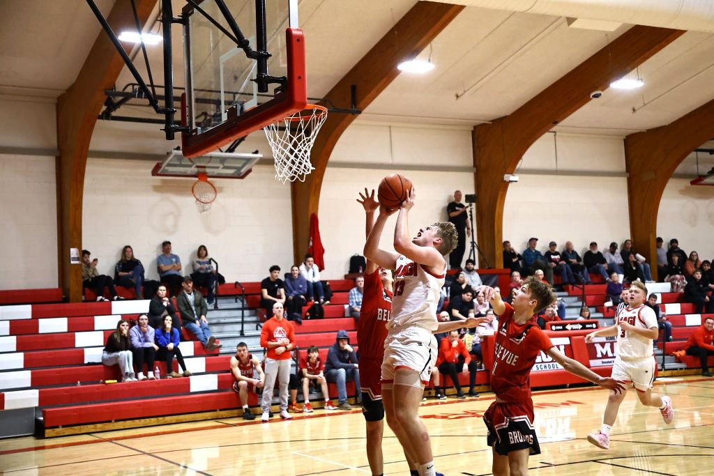 Colon boys top Bellevue 72-30